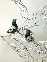 Load image into Gallery viewer, Clip-on pigeon ornaments
