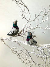 Load image into Gallery viewer, Clip-on pigeon ornaments