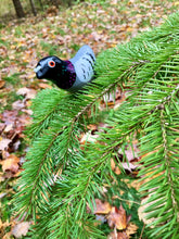 Load image into Gallery viewer, Clip-on pigeon ornaments